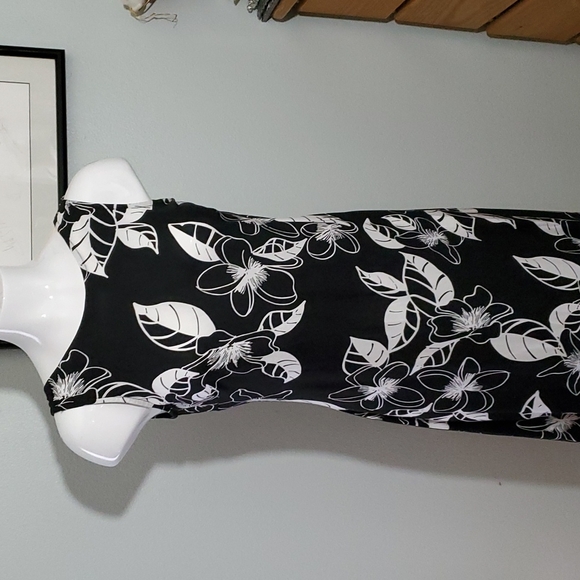 CLIO 2-piece outfit. Dress/Shirt Jacket. Black/White Floral. Sz. S. - Picture 5 of 11